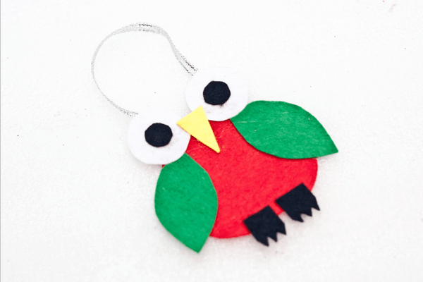 Make an adorable felt Christmas tree ornament