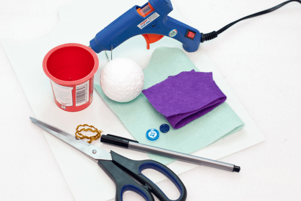 Supplies to make a diy snowman