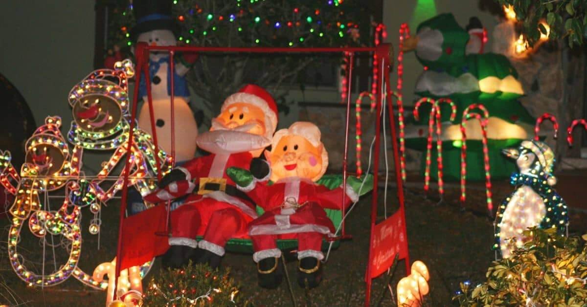 Outdoor Christmas Decorations You Need this Holiday